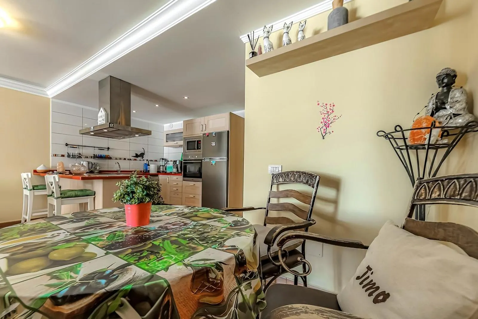 Gorgeous Apartment In Callao Salvaje